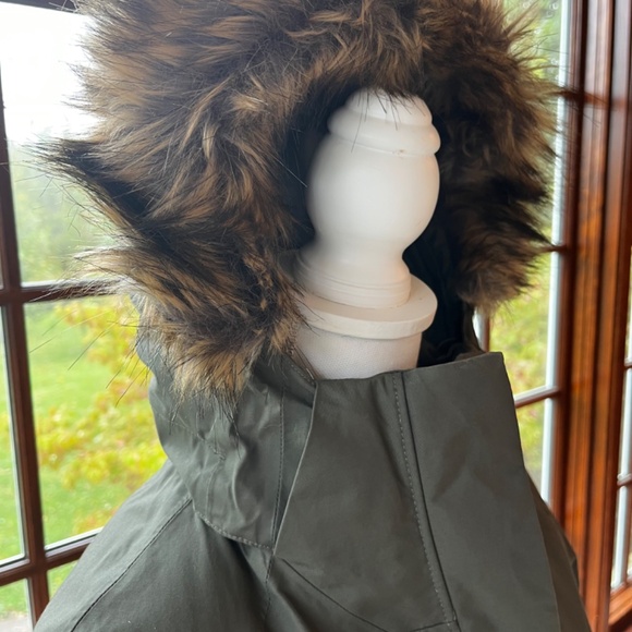 North Face Womens Down Coat - Picture 2 of 9